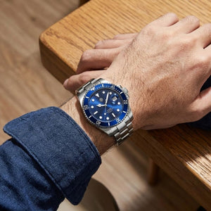 Relógio masculino Poedagar Bernini Silver Blue em aço inoxidável, mostrador azul — outro ângulo